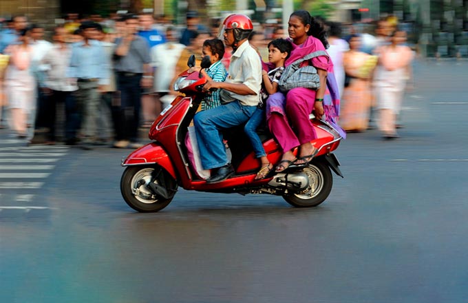 Индия переходит на электрические скутеры