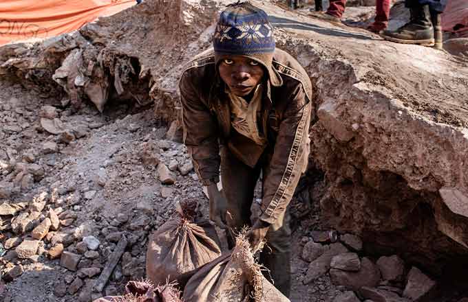 Кобальтовый рудник в ДР Конго превращает жителей в переселенцев