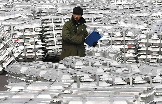 Китай резко скупает российский алюминий 