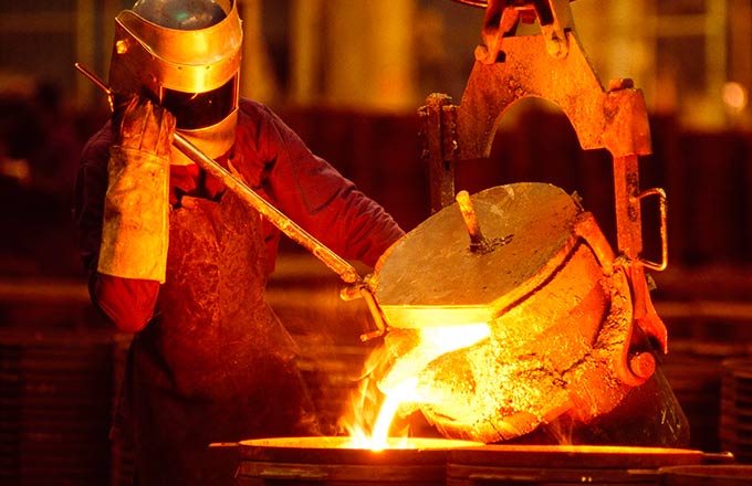 «Людей нет»: кто будет работать дальше в металлургии?